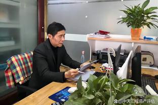 官方：卢顿与32岁边锋汤森续签了一份新的长期合同